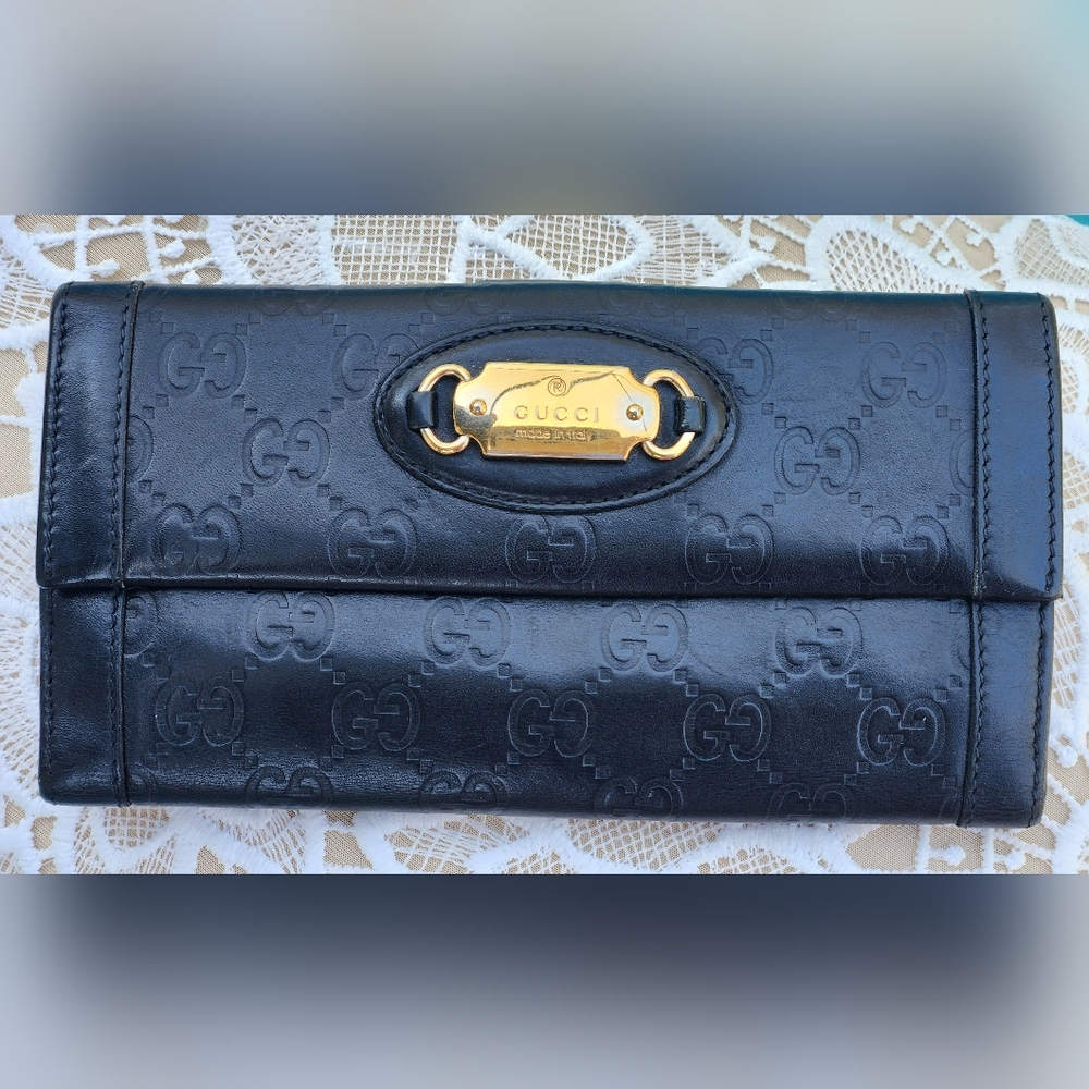Gucci Guccissima Long Trifold snap Wallet in EUC.